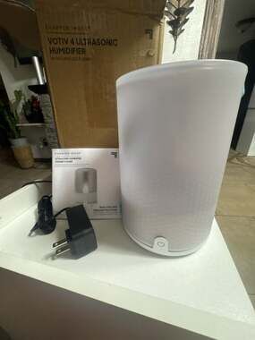 Sharper Image Votiv 4 Ultrasonic Humidifier wiFlameless CandlelTranslucent White